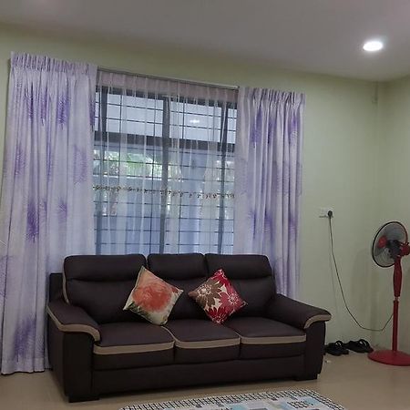 Ellis Lot 310 Villa Kuching Exteriör bild